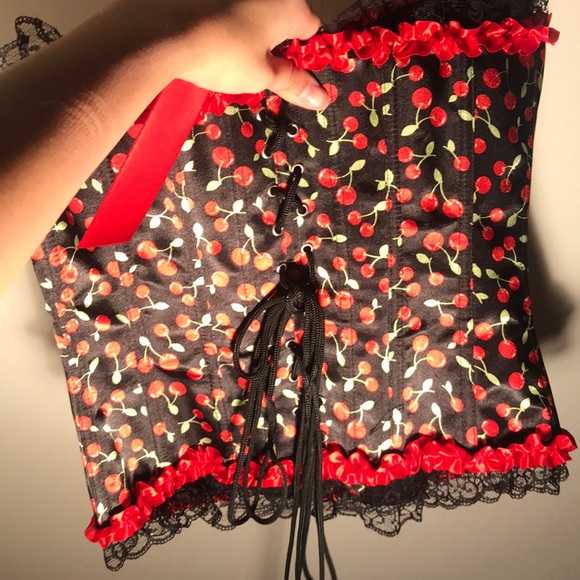 Corset - Picture 2 of 2